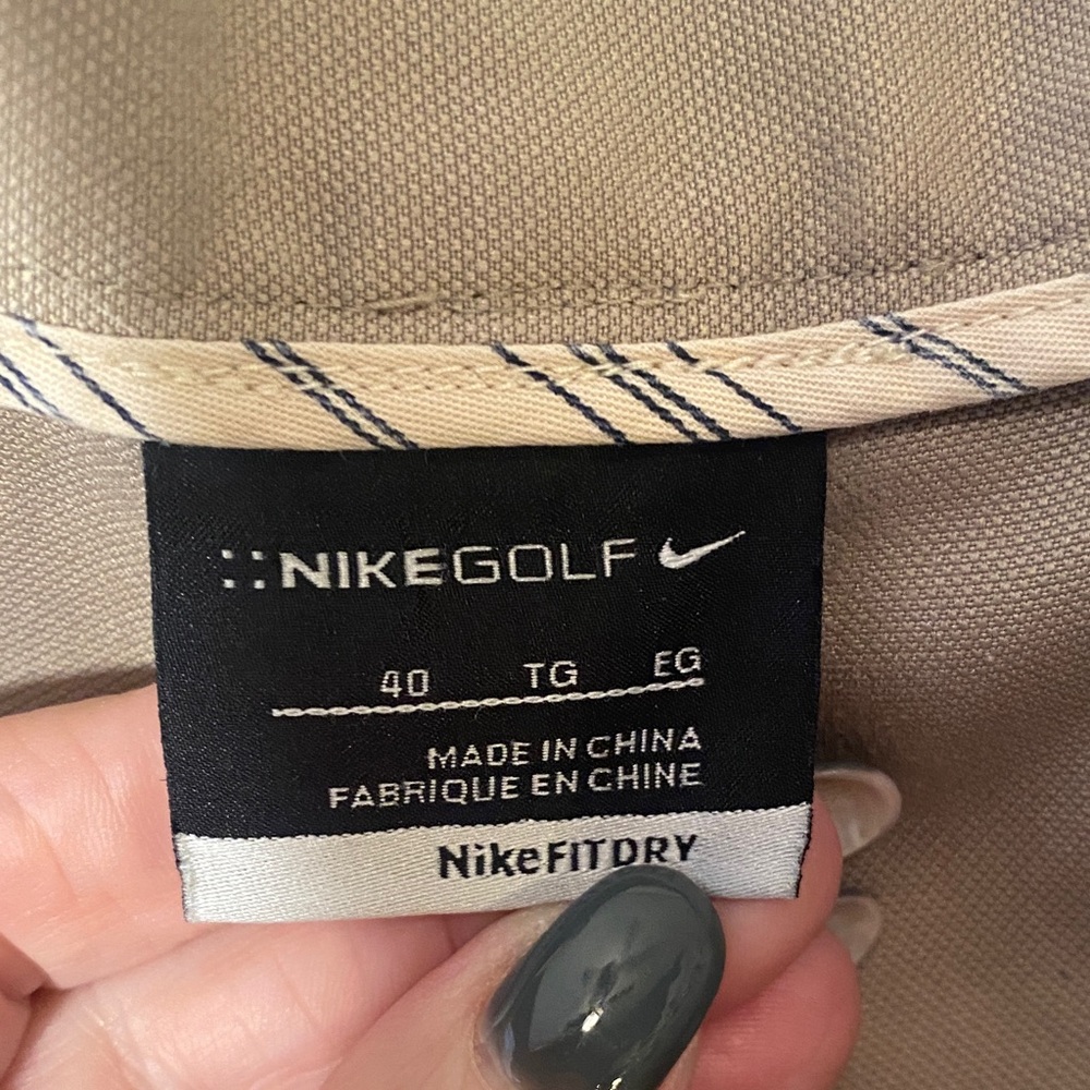 Nike Golf Men's Khaki Flat Front Shorts Lightweight Size 40 Dadcore Comfort - Picture 2 of 6